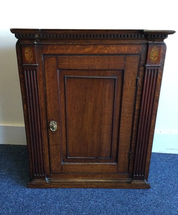 A Georgian oak corner cupboard. Est. £20 - £30.