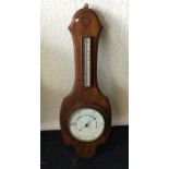 An oak cased banjo barometer. Est. £20 - £30.