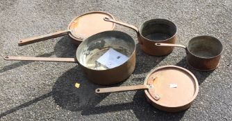 A heavy set of copper and iron saucepans. Est. £80