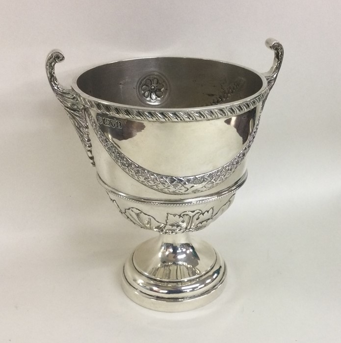 An attractive Edwardian silver sugar bowl with swa - Image 2 of 3