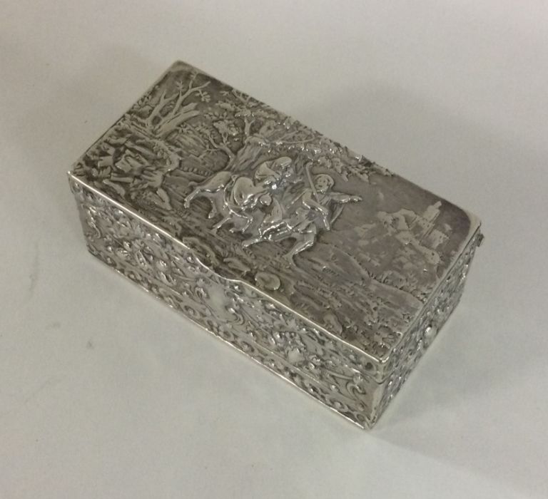 A heavy cast silver snuff box decorated with figur - Image 2 of 2