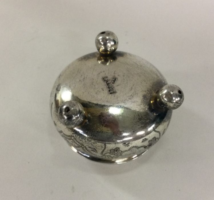 A Russian silver salt engraved with flowers to bal - Image 2 of 2