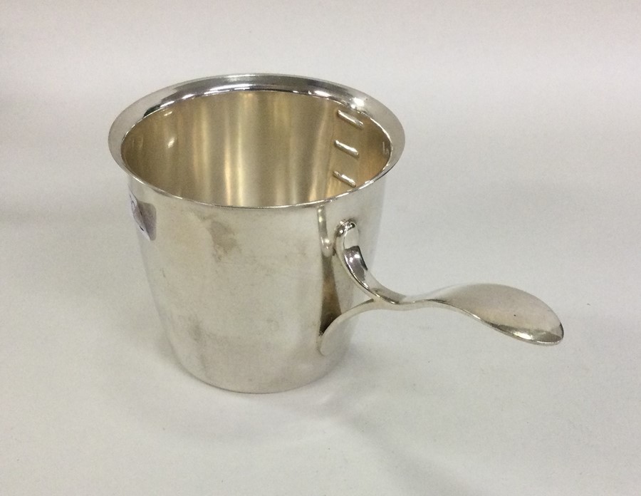 WELSCH: A Peruvian silver measuring cup with lip h - Image 2 of 3