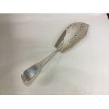 A heavy silver fiddle pattern fish slice of typica