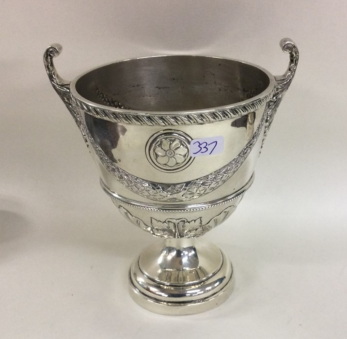 An attractive Edwardian silver sugar bowl with swa - Image 3 of 3