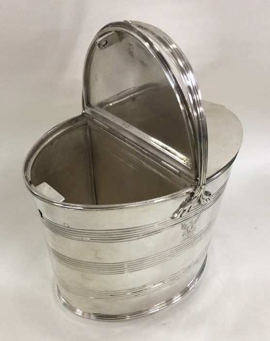 A good quality Georgian silver caddy with reeded s - Image 2 of 3