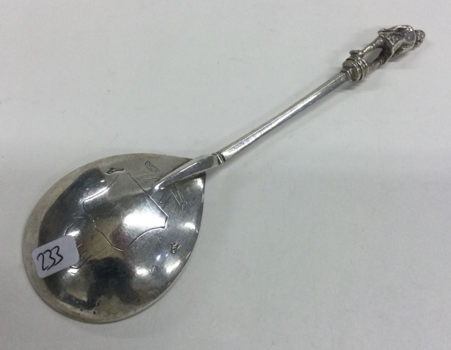 An Antique Continental silver spoon decorated with - Image 2 of 2