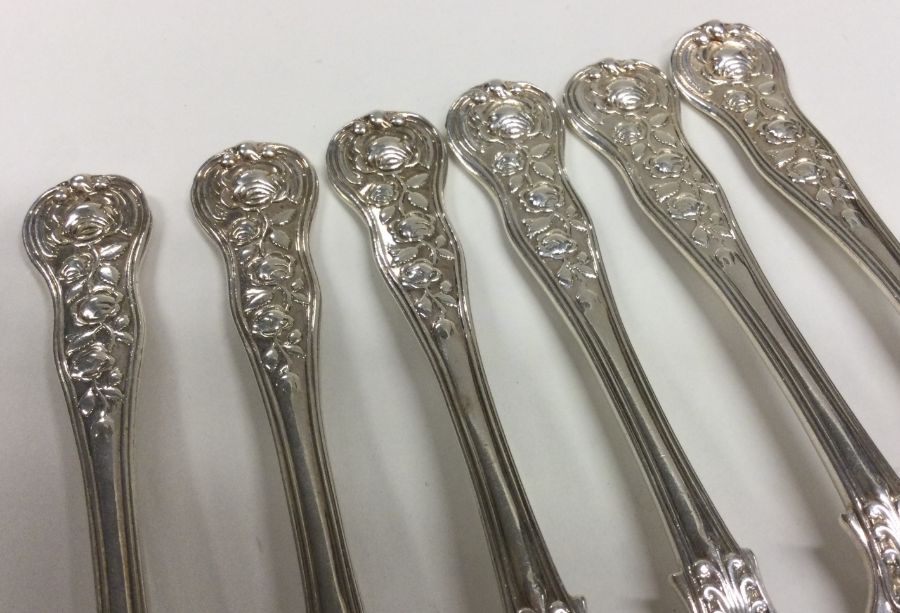 A good set of six rose pattern silver dessert fork - Image 2 of 3
