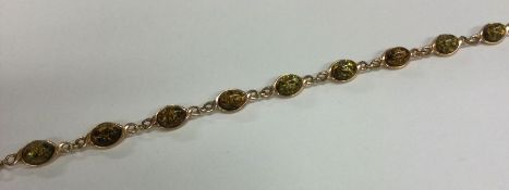 A small gold bracelet with ring clasp. Approx. 6 g