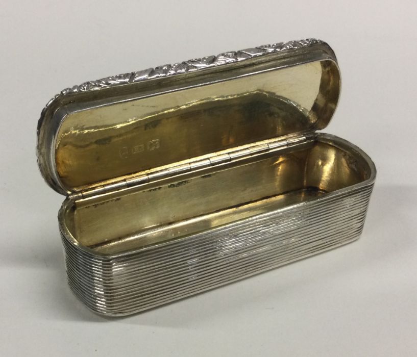 A good heavy oval George III silver snuff box with - Image 3 of 3