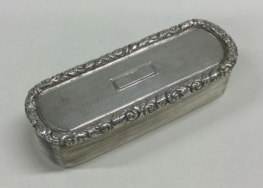 A good heavy oval George III silver snuff box with - Image 2 of 3