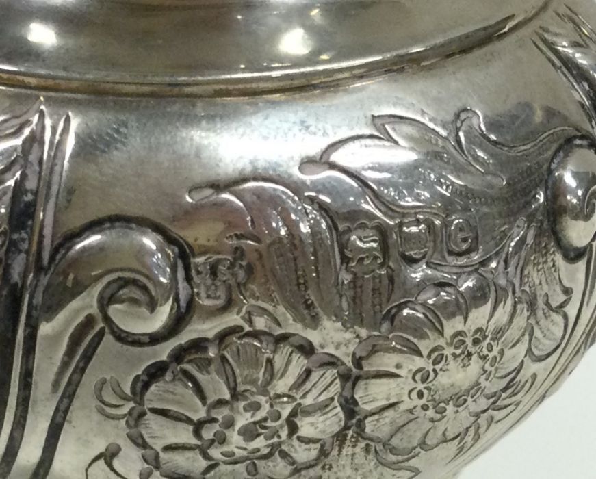 An Edwardian chased silver tea caddy decorated wit - Image 2 of 2