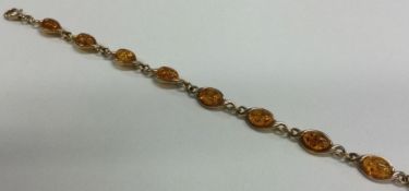 A small gold bracelet with ring clasp. Approx. 8 g