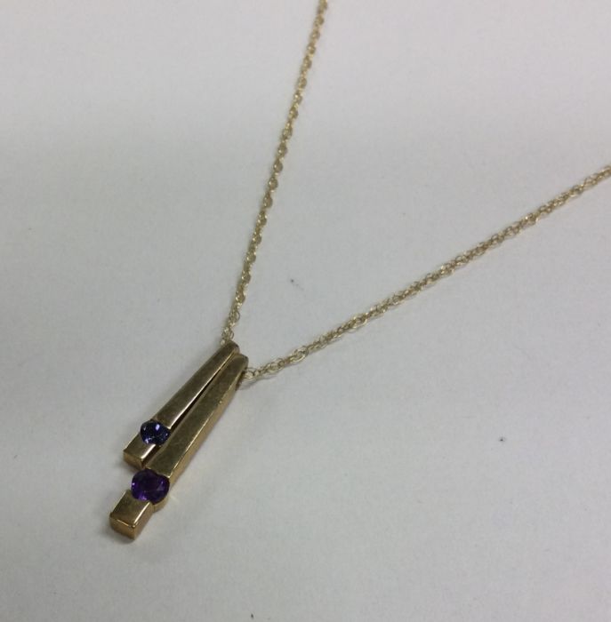 An amethyst and gold mounted necklace. Approx. 3 g