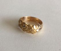 An 18 carat gold heart mounted keeper ring. Approx