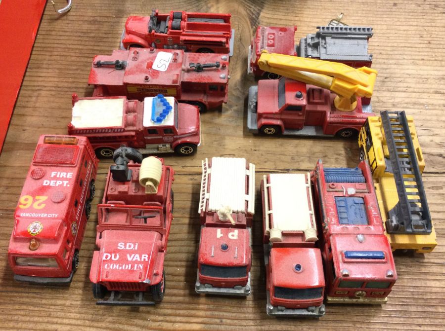 A selection of diecast HOTWHEELS and MATCHBOX toy