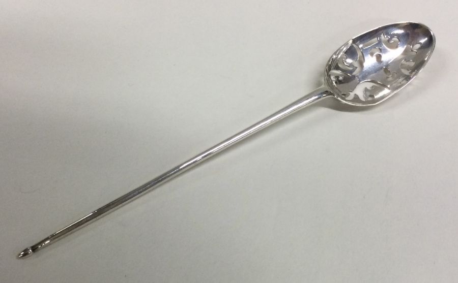 A rare George I rat tail silver mote spoon. Approx - Image 2 of 2