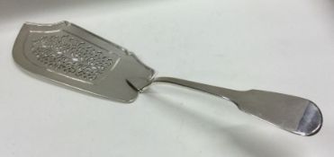 A pierced fiddle pattern silver fish slice. London