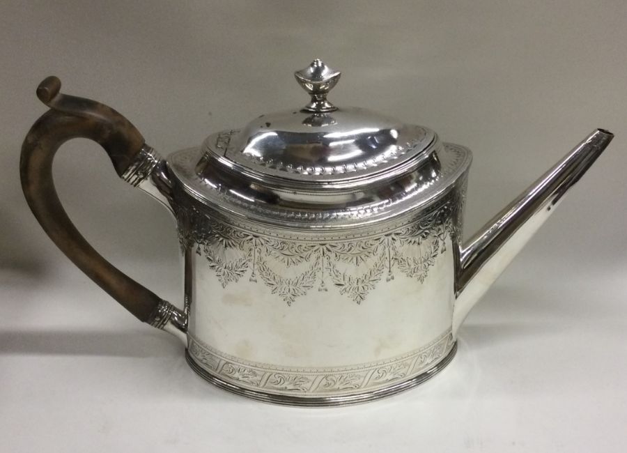 A good Georgian silver bright cut teapot attractiv - Image 2 of 3