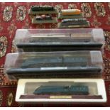A collection of OO gauge trains etc. Est. £10 - £2