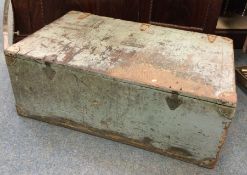 A Vintage 1936-43 Signal Corps Truck Chest CH-32-A. Est. £40 - £60.