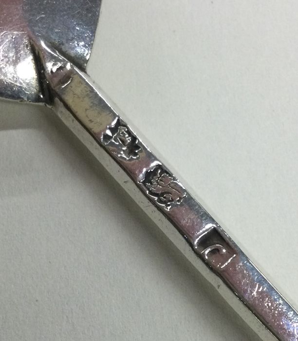 A rare James I seal top silver spoon. Punched to r - Image 6 of 6