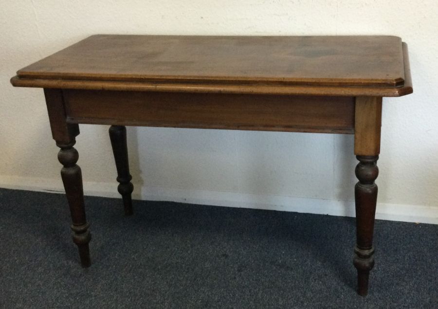 A large rectangular mahogany occasional table. Est - Image 3 of 3