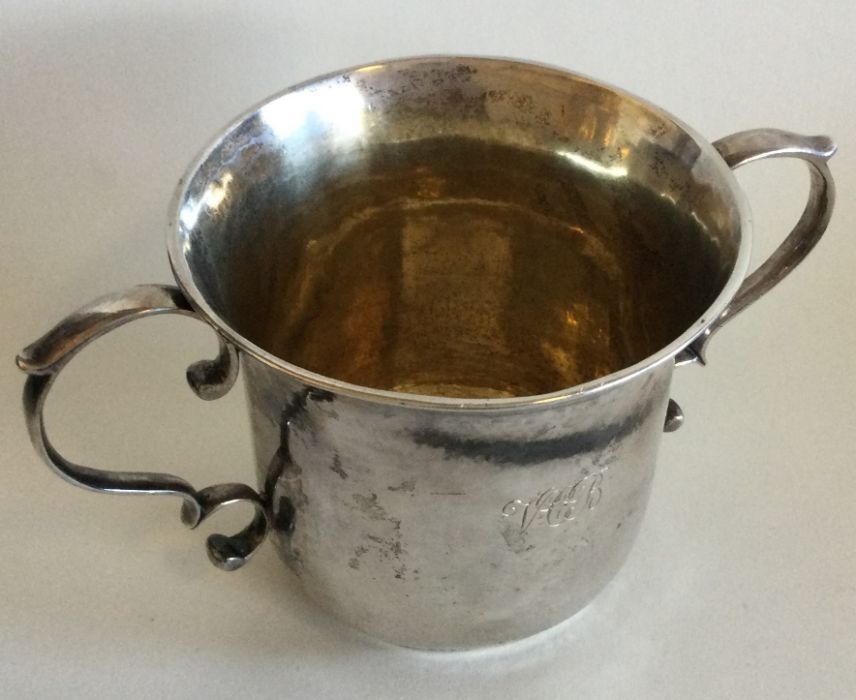 A good Georgian silver two handled porringer. Lond - Image 2 of 3