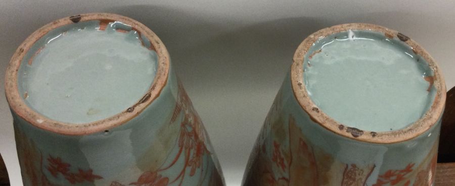 A good pair of Chinese vases decorated with red fl - Image 3 of 3