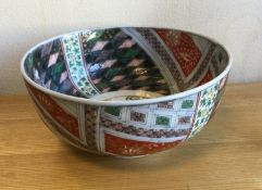 A Chinese Famille Noir bowl. Est. £20 - £30.
