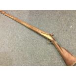 An old flintlock rifle. Est. £40 - £60.