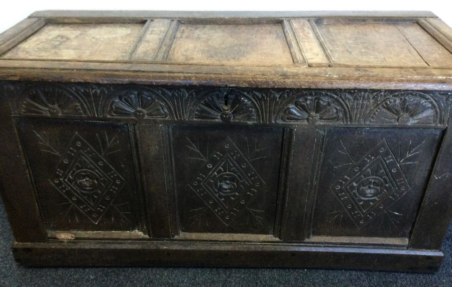 A good Georgian oak carved panelled coffer. Est. £ - Image 3 of 6