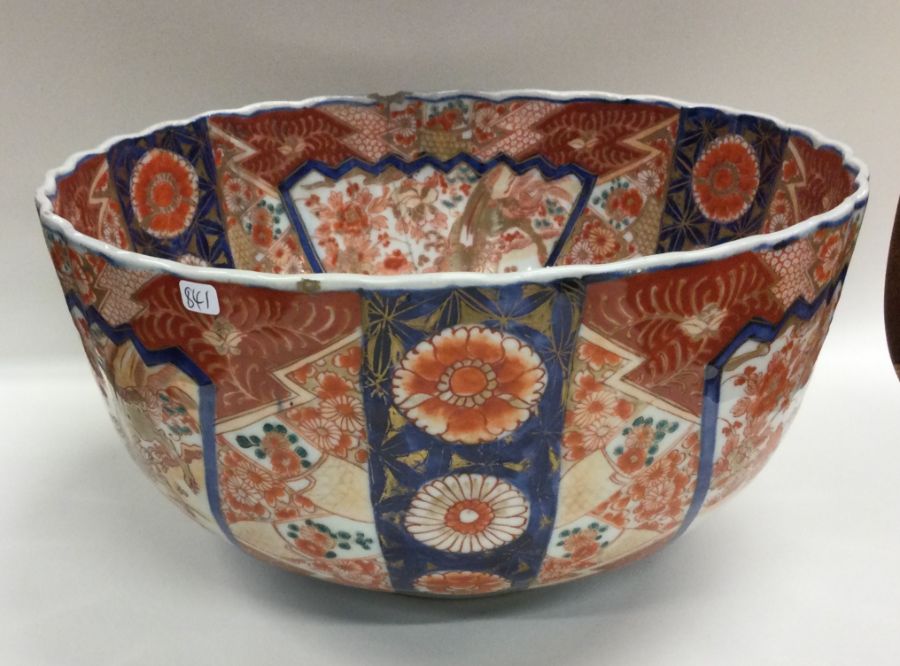 A large Chinese Imari bowl. Est. £30 - £50.