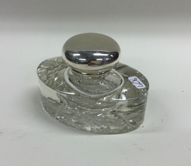 An attractive oval glass and silver mounted inkwel - Image 2 of 4