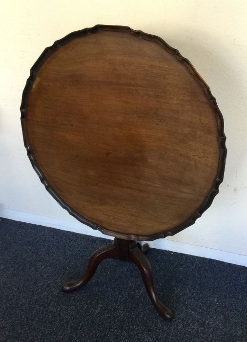 An attractive Edwardian circular pie crust table. - Image 2 of 3