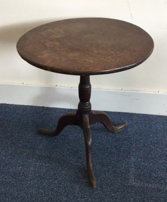 A Georgian oak pedestal wine table. Est. £30 - £50