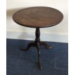 A Georgian oak pedestal wine table. Est. £30 - £50