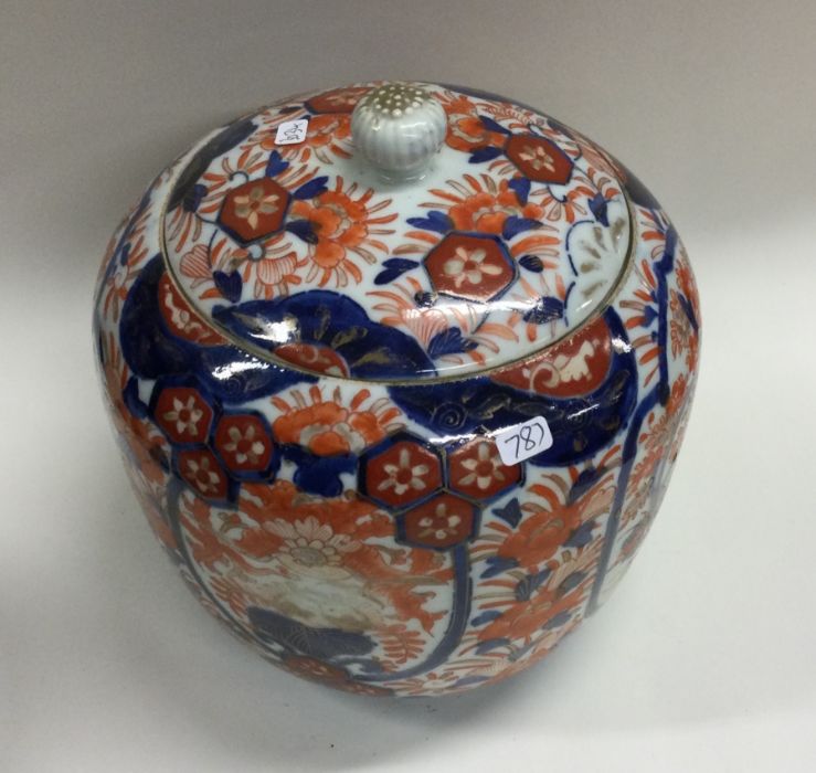 A good Chinese Imari vase and cover with flush fit - Image 2 of 3