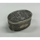 A heavy silver snuff box of Continental design. Pu