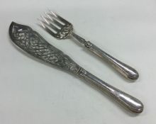 A good pair of Victorian silver pierced servers wi
