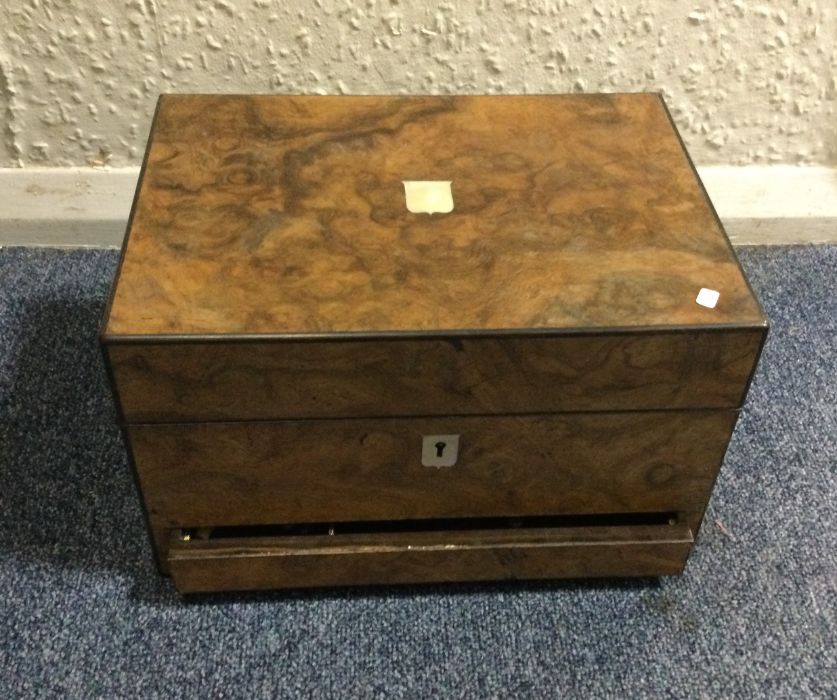 A boxed burr walnut jewellery case with fitted int