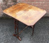 An Edwardian mahogany drop leaf pedestal table. Es