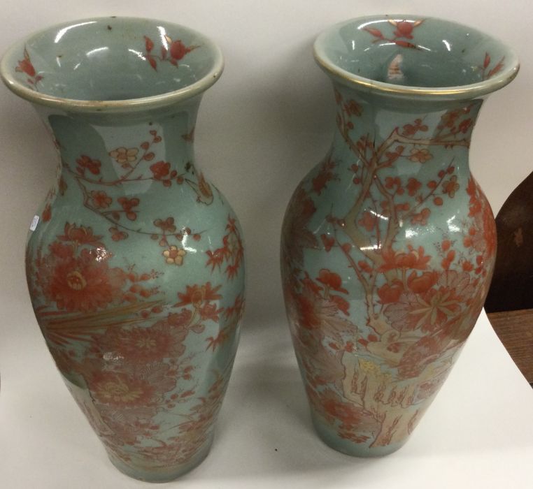 A good pair of Chinese vases decorated with red fl - Image 2 of 3