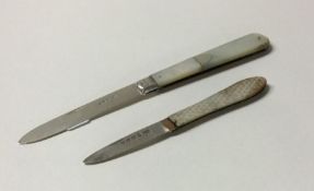 Two silver and MOP fruit knives. Approx. 40 grams.