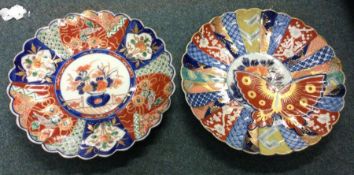A decorative Chinese Imari wall plate decorated in