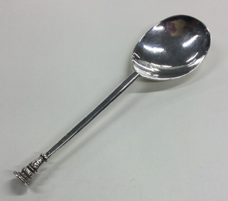 A rare James I seal top silver spoon. Punched to r - Image 2 of 6
