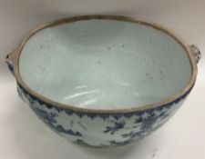 An Antique Chinese Nanking blue and white tureen d