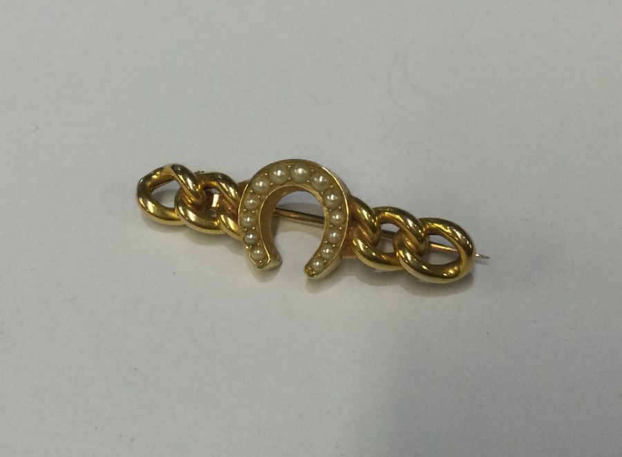 An attractive Victorian gold horseshoe brooch with