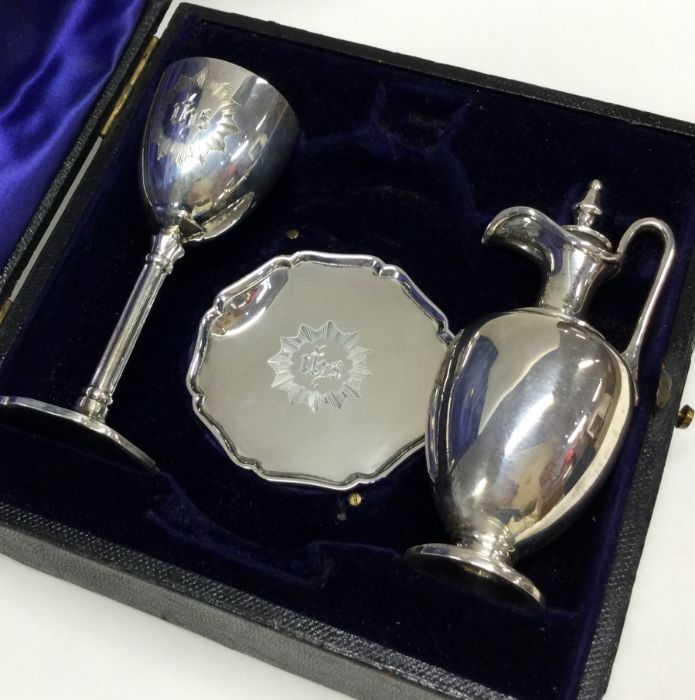 A good cased silver three piece companion set. Lon - Image 2 of 2