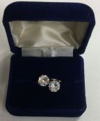 A good diamond two stone crossover ring in 18 cara